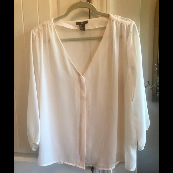 H&M Tops - NEW!! Classic Ivory Blouse 🌺